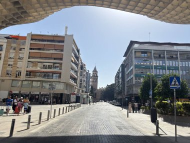 İspanya: Setas de Sevilla Metropol Şemsiyesi, Sevilla 'nın altında terası, pazarı ve müzesi olan ahşap mantar şekilli yapı