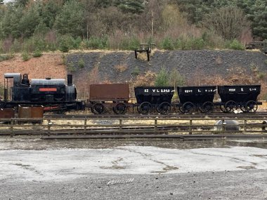 İngiltere: Beamish müzesinde klasik açık hava sahneleri tarihi binalar, tramvaylar, otobüsler