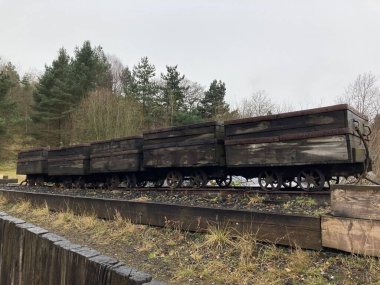 İngiltere: Beamish müzesinde klasik açık hava sahneleri tarihi binalar, tramvaylar, otobüsler