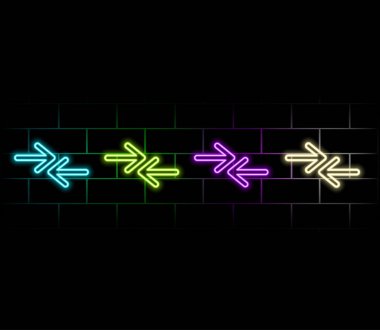 Sol ve sağ neon oklar. Neon yol tabelası. Neon parlayan ok işaretçisi siyah arkaplan.