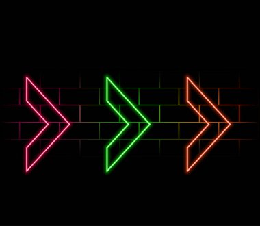 Neon ok simgesi. Parlayan neon ışıklı işaret levhası, ok işaretçi silueti canlı renklerde. Ok başı ve imleç navigasyonu, hareket yönü, hareket yolu. Vektör simgesi ayarlandı, imzala, UI için sembol