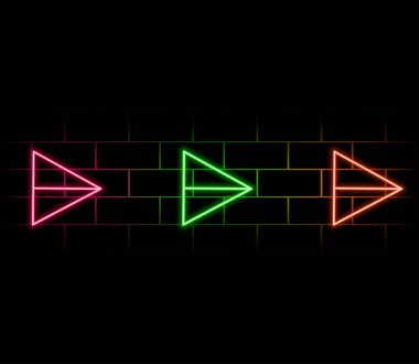 Ampul ışığı olan tahta ok işareti. Vegas 'taki sinema ya da tiyatroya yön vermek için klasik bir neon tabela çerçevesi. Salon oyunu ui boş ışıklandırılmış işaret çubuğu vektör elemanı.
