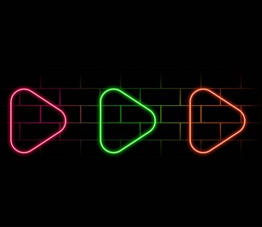 Parlak zemindeki siyah arkaplanı gösteren neon ok.