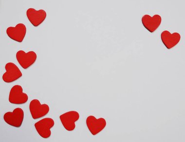 Sevgililer Günü. Beyaz kağıtta kırmızı kalpler. metin, aşk konsepti için yer