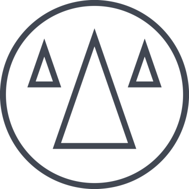 Siyah ve Beyaz Logo Simgesi PNG Biçimini Yükle. Web Sitesi Düğmesi, Mobil Uygulama Arayüzü, Dosya Aktarımı, Belge Paylaşımı, Bulut Depolama ve Veri Yedekleme için Minimalist Düz Tasarımlı Tek Renkli Ok Gönderme İşareti Grafiksel Elemanı