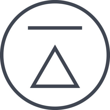 Siyah ve Beyaz Logo Simgesi PNG Biçimini Yükle. Web Sitesi Düğmesi, Mobil Uygulama Arayüzü, Dosya Aktarımı, Belge Paylaşımı, Bulut Depolama ve Veri Yedekleme için Minimalist Düz Tasarımlı Tek Renkli Ok Gönderme İşareti Grafiksel Elemanı