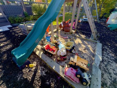 Oyuncak ve salıncaklı çocuk parkı. Yüksek kalite fotoğraf