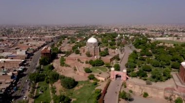 Shah Ruk ve Alam Multan Pakistan Havacılık mezarı, insansız hava aracı manzaralı.