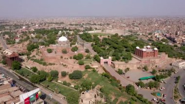 Shah Ruk ve Alam Multan Pakistan Havacılık mezarı, insansız hava aracı manzaralı.