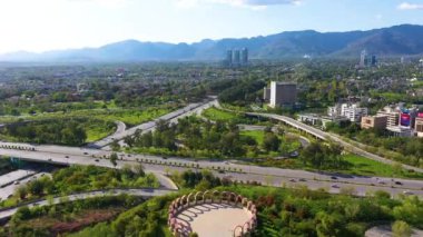 Pakistan Ulusal Anıtı 'nın üzerindeki hava manzarası. İslamabad, Pakistan - 20 Kasım 2024