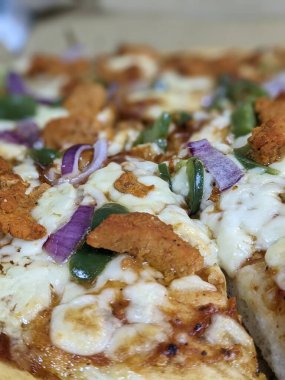 Lezzetli bir pizzanın yakın çekimi..