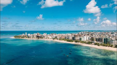 Gökdelenlerin gökyüzüne dokunduğu ve kentsel manzaraların enerjiyle yeşerdiği modern gökdelen şehrinin hayranlık uyandıran güzelliğini keşfedin. Gökyüzünü tanımlayan, çarpıcı manzaralar sunan, hareketli sokaklar sunan mimari harikalar hayret verici..