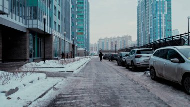 Karla kaplı dağ sıraları ve vadilerde inanılmaz bir kış yolculuğuna çıkın. Açık hava meraklıları ve gezginleri için mükemmel bir manzara. Bu macera bir arada güzellik, huzur ve heyecan sunuyor..