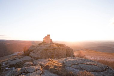 Dağlarda güzel bir gün batımı