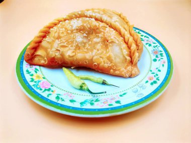 Pastel kek ya da jalangkote, lezzetli, yeşil biberli.