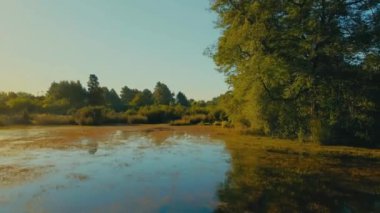 Sabahları nehrin güzel manzarası