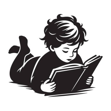 Sevimli küçük çocuk büyüleyici bir kitap okumaya dalmış.