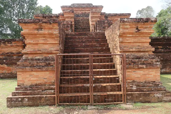 Antik Muara Jambi tapınağı Endonezya 'nın bir mirasıdır.