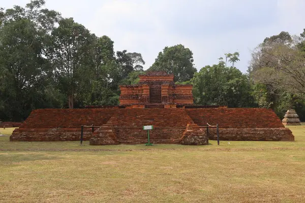 Antik Muara Jambi tapınağı Endonezya 'nın bir mirasıdır.