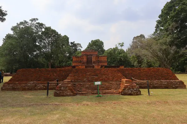 Muara Jambi Tapınağı eski bir Budist tapınağıdır ve Endonezya 'nın Jambi eyaletindeki miraslardan biridir.