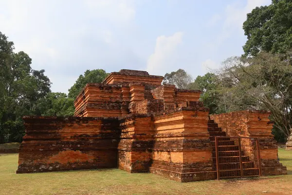 Muara Jambi Tapınağı eski bir Budist tapınağıdır ve Endonezya 'nın Jambi eyaletindeki miraslardan biridir.