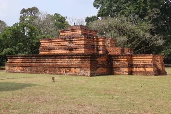 Tayland 'daki eski taş tapınak.