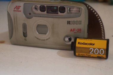 Jambi, 23 Eylül 2024 Negatif filmli eski kamera