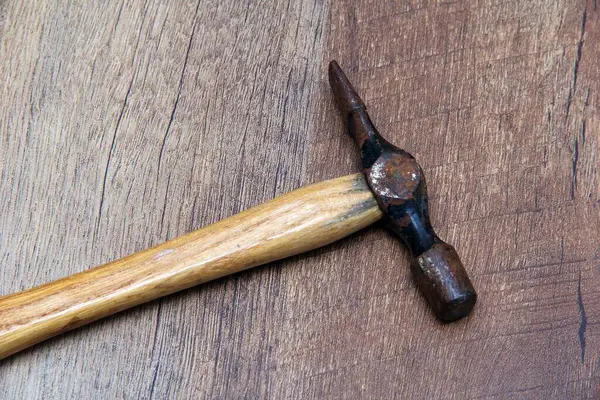 Ahşap şaftlı Pien Hammer..