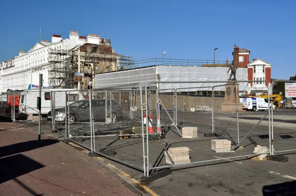 Yangın Claremont Oteli 'nde yıkım çalışmaları