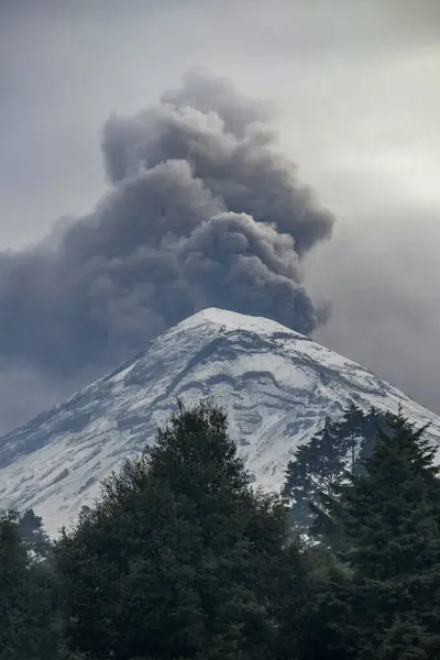 Popocatepetl, aktif volkan. Puebla Görünümü