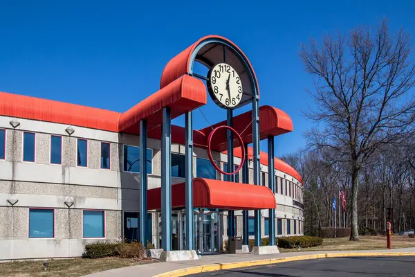 Windsor Kilitleri, Connecticut 'taki Bradley Uluslararası Havaalanı' ndaki itfaiye akademisi..