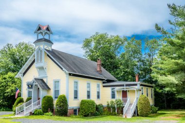 Mapleton Hall, 1952 yılında Suffield, Connecticut 'ta kurulan yerel bir tiyatro şirketi olan Suffield Players' ın evidir..