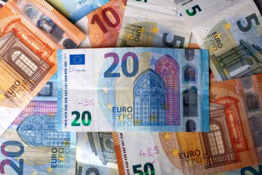 Enflasyon. Banknotta% 3 enflasyon yazılı Real Cash (EURO) Avrupa parası. 20 Euro. Alman parası. -% 3.