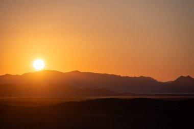 Sossusvlei dağlarında güzel günbatımı, namibya