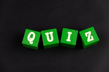 Tahta blokta Yarışma Zamanı. quiz ya da quiz oyunlarına cevap verme kavramı
