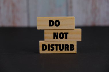 Sözcükler arka planda mini çalar saatin yanında rahatsız edilmiyor. Benim zaman ve yönetim konseptim.