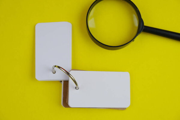 Водяной блок, будильник без слова как соблазн для концепции текстового пространства. бизнес концепция