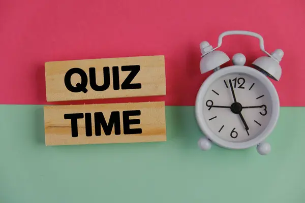 Tahta blokta Yarışma Zamanı. quiz ya da quiz oyunlarına cevap verme kavramı