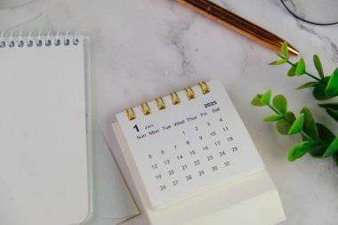 Ocak 2025 tarihli ofis geçmişi için aylık masa takvimi. 