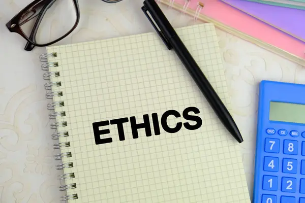 Ahlak felsefesi kavramı, karanlık bir geçmişi olan ahşap bloklardan ahlak kuralları.