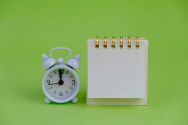 Tahta blok, alarm saati ve metin uzayı kavramının şablonu yok. iş kavramı