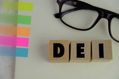 Çeşitlilik, özsermaye, DEI 'in dahil edilme sembolü. İş, çeşitlilik, özsermaye, kapsama konsepti, kopyalama alanı. İş konsepti çalışma masasında