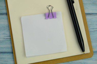 Tahta blok, alarm saati ve metin uzayı kavramının şablonu yok. iş kavramı