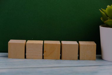 Tahta blok, alarm saati ve metin uzayı kavramının şablonu yok. iş kavramı