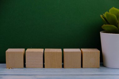 Tahta blok, alarm saati ve metin uzayı kavramının şablonu yok. iş kavramı