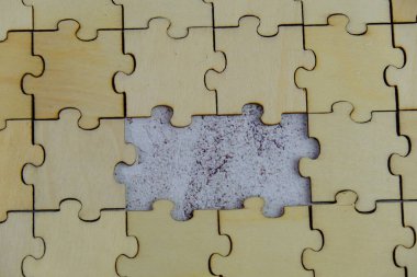 İzole edilmiş arkaplan üzerine boş not kağıdı uyarı, yorum, not ya da duyuru konsepti olarak. metin alanı. 