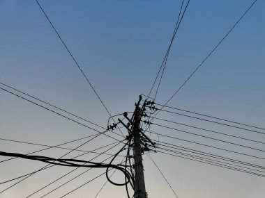 yüksek voltaj kulesi, gökyüzü iletimi