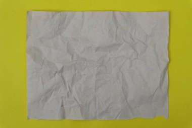 Gri arkaplan üzerine kağıt