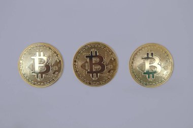  Bitcoin 'ler beyazın üzerinde izole edilmiş. Kripto para birimi yatırım kavramı                              