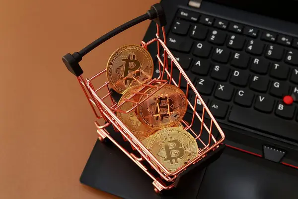 Pembe alışveriş arabasında bitcoinler